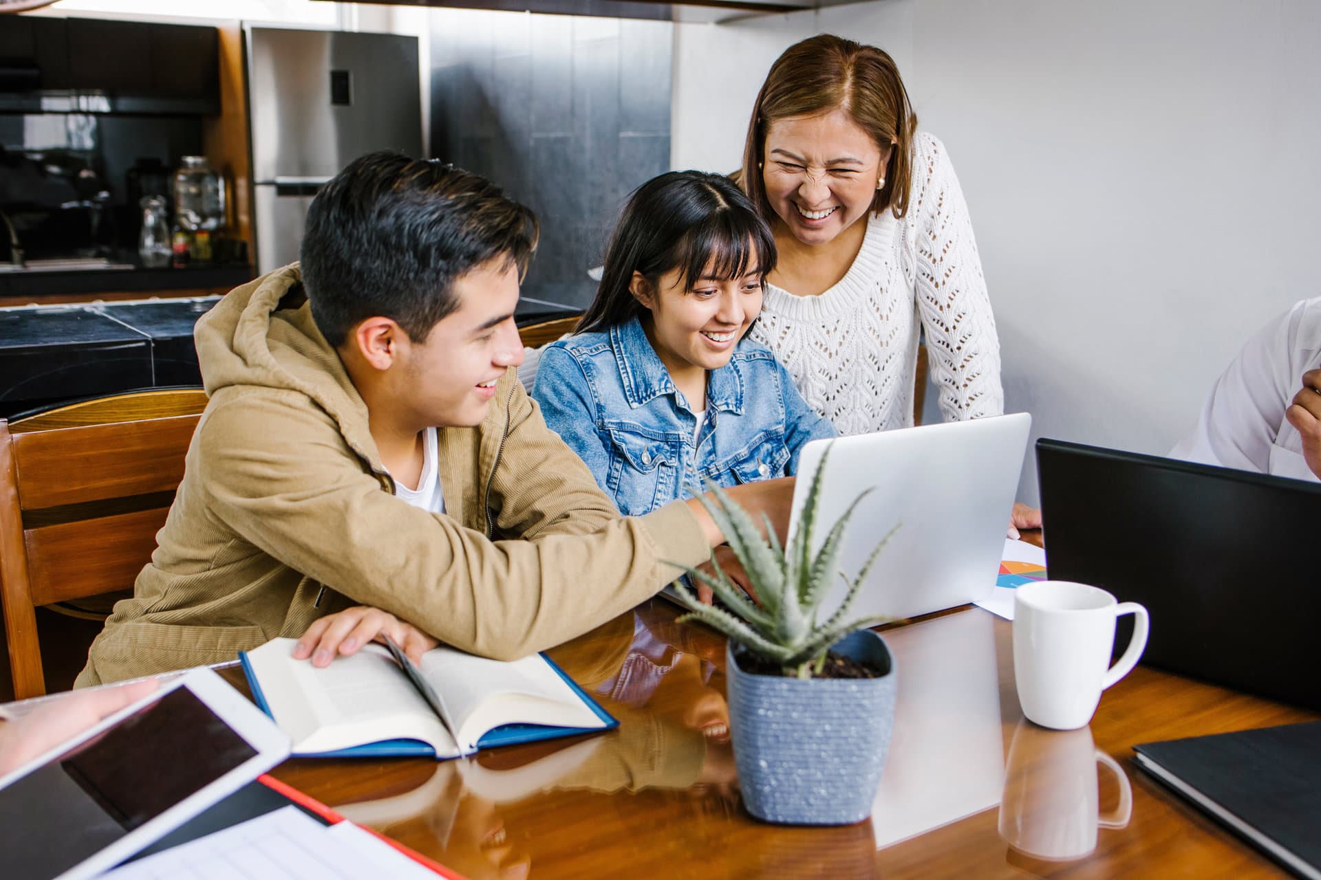 5 Kids' Desks That'll Make Homeschooling More Bearable