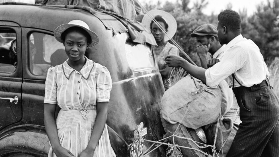 1940s black family packing car