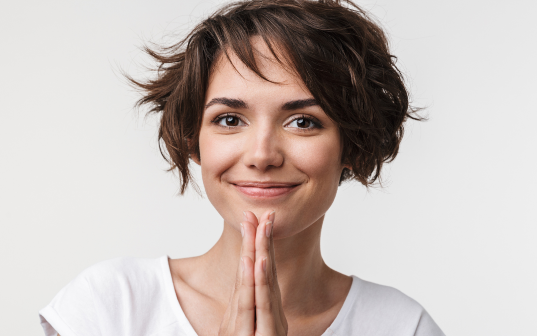 catholic homeschool mom praying with hands folded